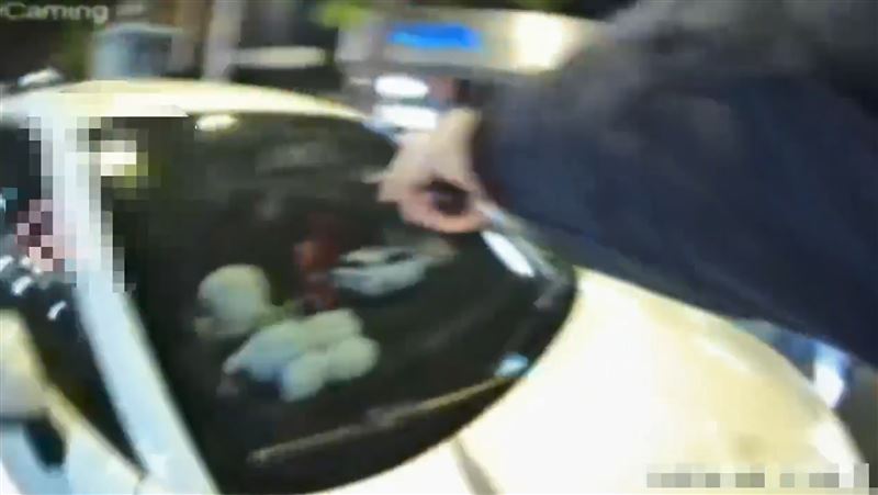 台灣新聞通訊社-奧迪A1拒盤查！開車街頭狂飆連續違規還欲撞警　將開罰4萬扣照半年