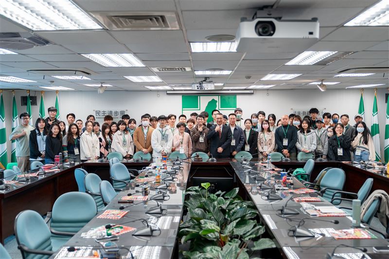 台灣新聞通訊社-為地方大選暖身！民進黨辦青年幕僚海選營　徐國勇、邱義仁親授選戰經驗