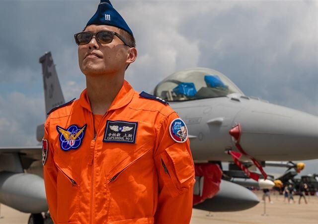 台灣新聞通訊社-F-16墜海搜救露曙光！軍事粉專花蓮外海驚見「浮油」　關鍵座標曝