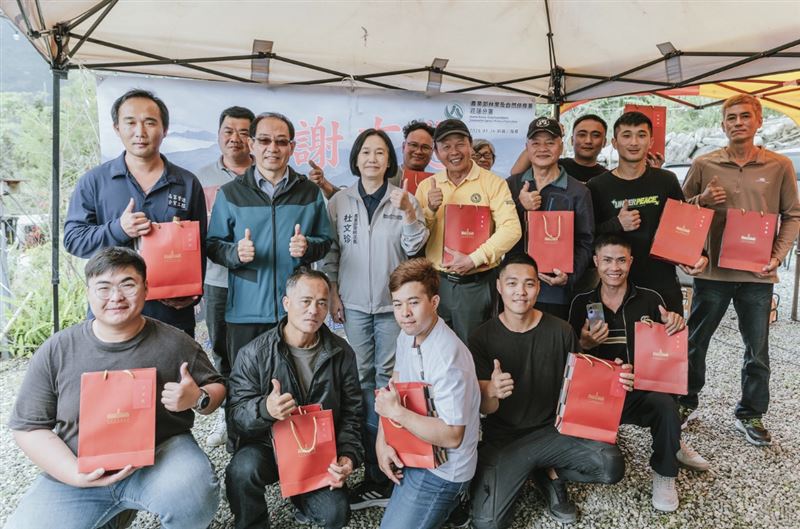 台灣新聞通訊社-馬太鞍溪堰塞湖降挖成功！賴清德贈禮感謝工程英雄　負責人：這次最艱困