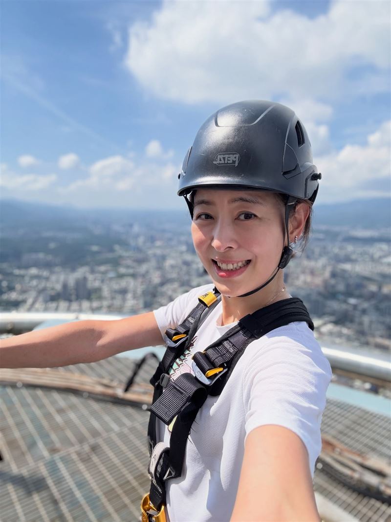 台灣新聞通訊社-賈永婕免費送禮？　小心！這是「假董」2處辨真偽