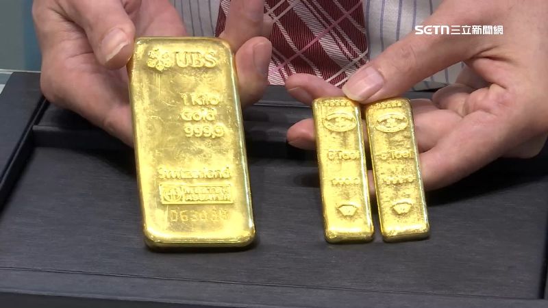 台灣新聞通訊社-淘金熱！銀樓大排長龍搶買金飾　業者公告完售