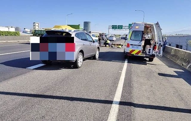 台灣新聞通訊社-現世報！惡男割頸逃國道　遭被害友人撞斷雙腿　女師丈夫嘆：因果循環