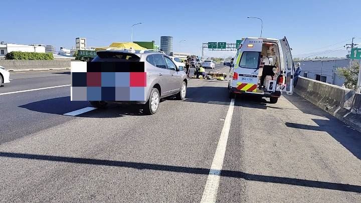 台灣新聞通訊社-現世報！惡男割頸逃國道　遭被害友人撞斷雙腿　女師丈夫嘆：因果循環