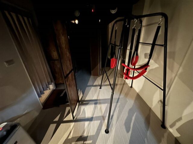 台灣新聞通訊社-3帥警穿內褲臥底為哪齣？男性會館「扣保險套」惹議　疾管署出手發函了