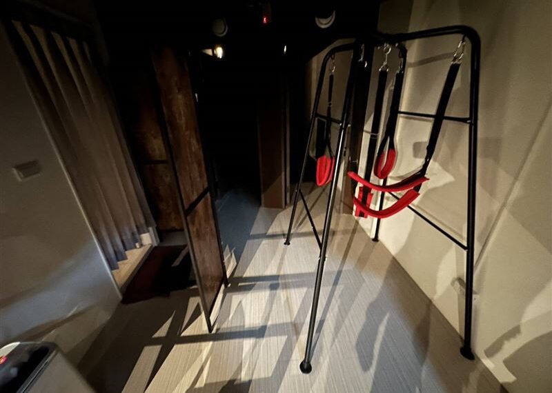 台灣新聞通訊社-3帥警穿內褲臥底為哪齣？男性會館「扣保險套」惹議　疾管署出手發函了