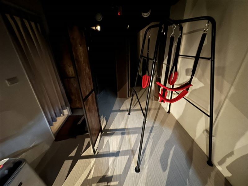 台灣新聞通訊社-3帥警穿內褲臥底為哪齣？男性會館「扣保險套」惹議　疾管署出手發函了