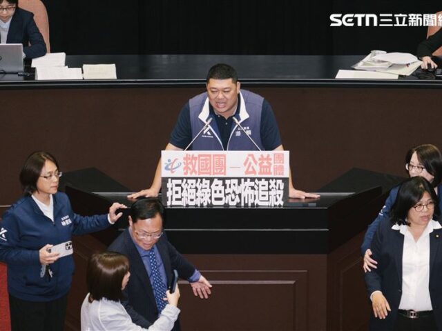 台灣新聞通訊社-游顥1句話惹怒綠！藍綠女立委爆推擠　王義川痛罵陳玉珍：中國人走開