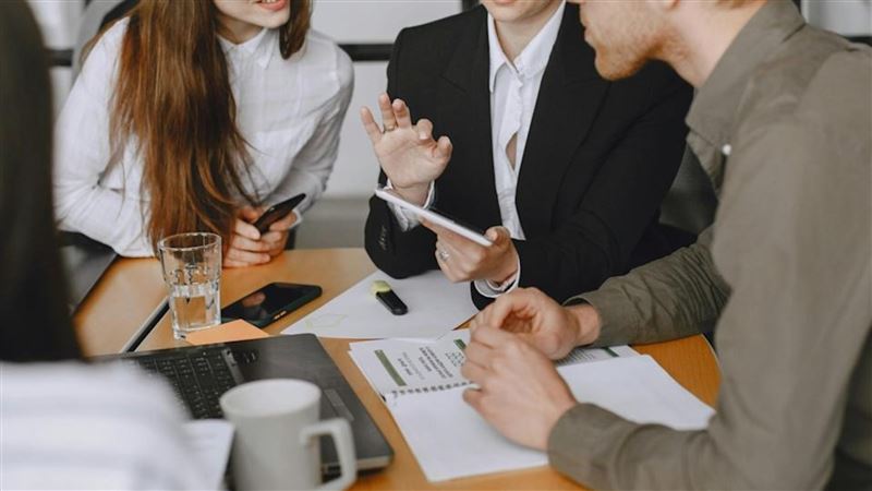 台灣新聞通訊社-新同事為何這麼快得老闆緣？到職1週神回應　網驚：他有讀犯罪心理學