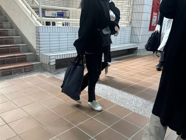 台灣新聞通訊社-台中女網咖產子殺嬰淡定伴屍　冷血搜「福馬林、鹽酸」毀屍關鍵字