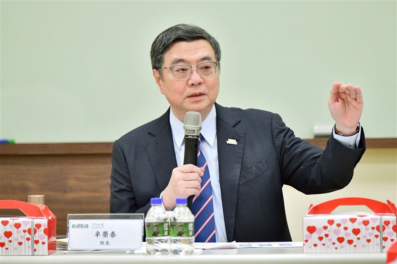 台灣新聞通訊社-關稅15%不疊加「美國逆差國最好」 卓榮泰吐心聲：憋了很久的氣