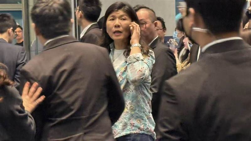 台灣新聞通訊社-快訊／輝達尚蓋讚！黃仁勳最器重的「她」　尾牙掌控全場流程