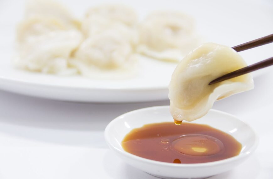 台灣新聞通訊社-煮餃子老是破皮？內行教秘訣「冷凍別等水滾」　加2調味料口感Q彈升級