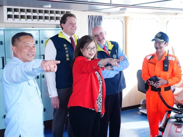 台灣新聞通訊社-台美安全戰略「好馬吉」管碧玲邀谷立言登雲林艦迎新春！