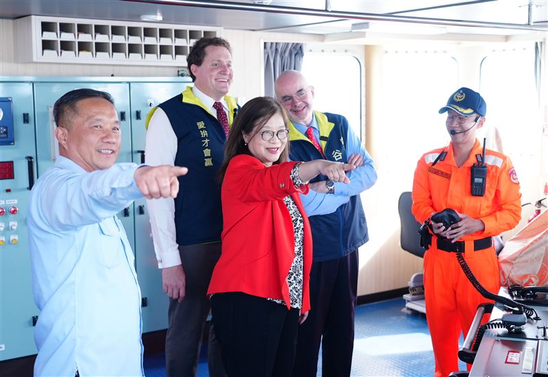 台灣新聞通訊社-台美安全戰略「好馬吉」管碧玲邀谷立言登雲林艦迎新春！