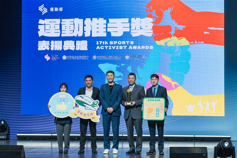 台灣新聞通訊社-李洋部長首度頒獎!長榮航連3年奪金質獎 華航攜莊智淵深耕校園