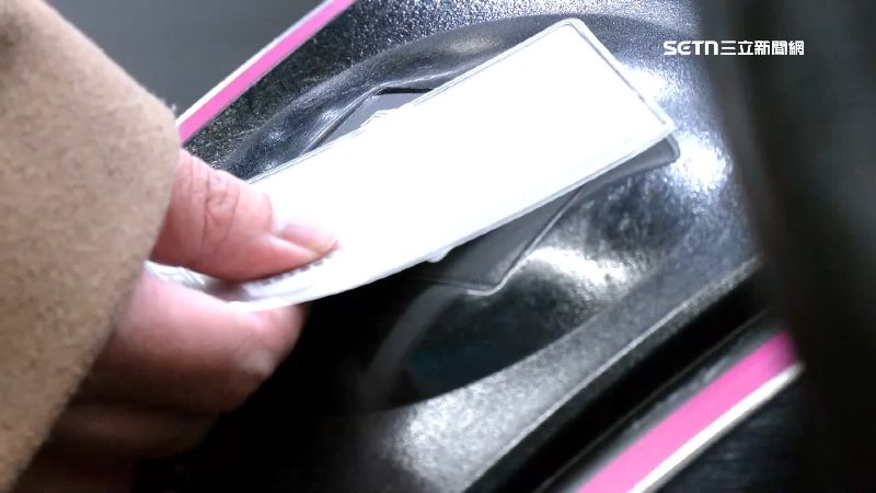 台灣新聞通訊社-iPhone可以嗶進站了！手機就是悠遊卡　北捷1/3啟用QR乘車碼服務