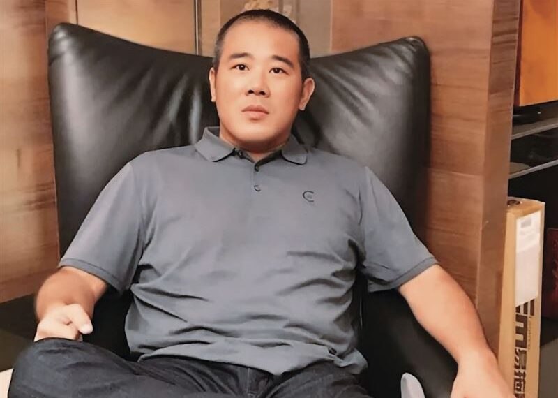 台灣新聞通訊社-雨刷洗錢祕辛！7被告潛逃竟走密道交保　雨刷送兒女保時捷、倫敦豪宅曝