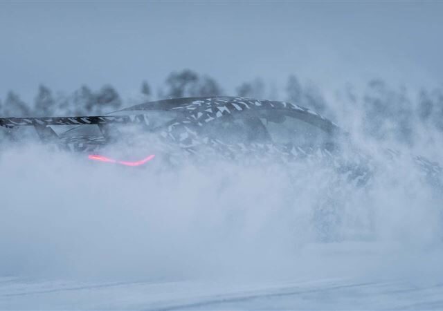 台灣新聞通訊社-怎能不愛車／AMG C63四缸策略翻車？賓士靠這輛新車止血