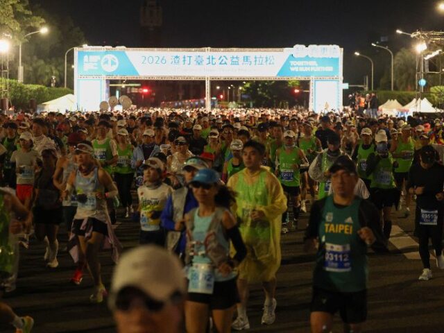 台灣新聞通訊社-渣打馬拉松開跑！救護車遇路跑管制區繞道　北市消防局：患者無生命危險