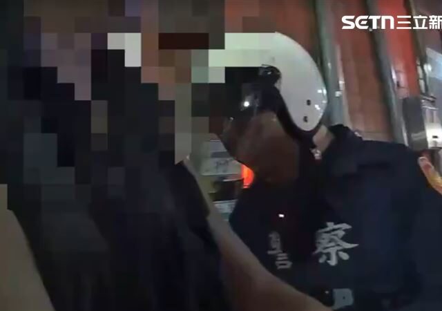 台灣新聞通訊社-新北恐怖家暴案！7旬翁拿折合鋸、榔頭追殺妻女3人送醫…房內血跡斑斑