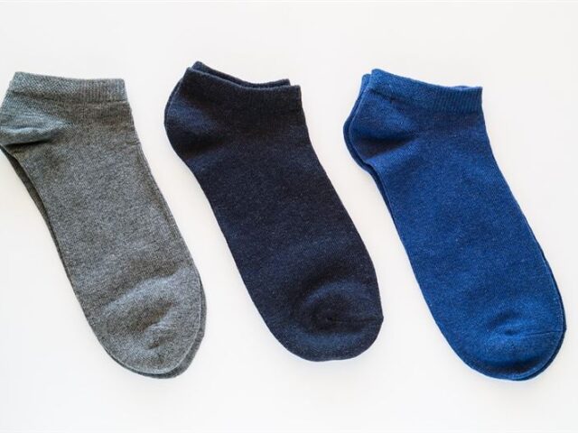 台灣新聞通訊社-襪子可愛恐藏毒！醫曝4大恐怖特徵：聞到這味恐致白血病