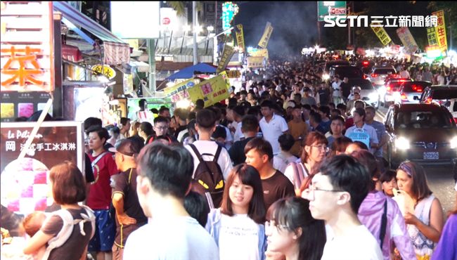 台灣新聞通訊社-不是台東！一堆人跨年擠爆「台灣杜拜」　全場戰翻：有錢的都在這裡