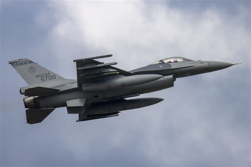 台灣新聞通訊社-海面出現「失事F-16浮油」？軍方、海巡回應了