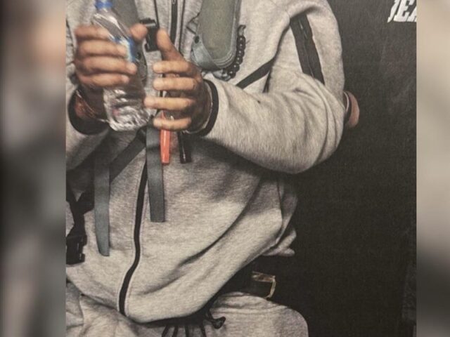 台灣新聞通訊社-馬杜洛睡夢中遭美軍活捉！川普PO戴眼罩、上銬照：美國將接管委內瑞拉