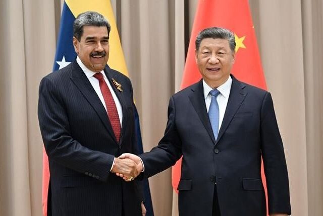 台灣新聞通訊社-習近平死亡之握再發威？馬杜洛剛握手完就遭川普空襲生擒「名單+1」