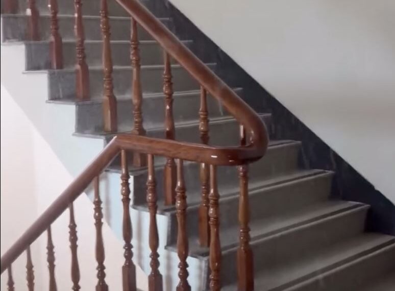 台灣新聞通訊社-入住關子嶺溫泉會館天冷「6樓爆管」　泥漿瀑布往下灌7房慘況曝光