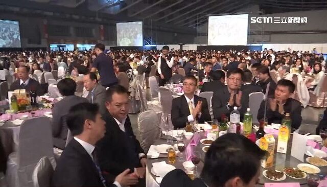 台灣新聞通訊社-尾牙辦週六！他氣炸想檢舉公司剝奪假期　眾人見1條件驚呆：你不去我去