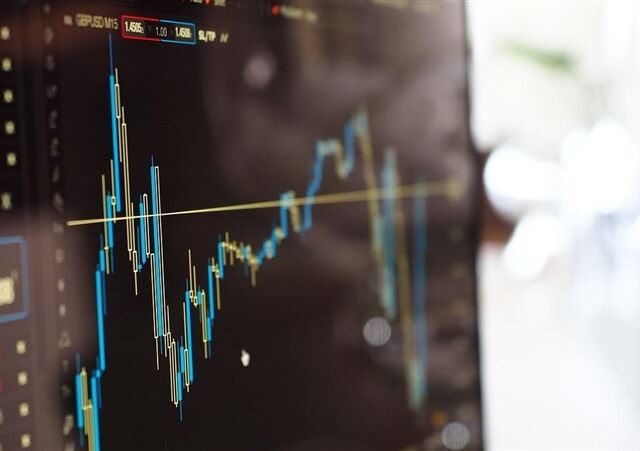 台灣新聞通訊社-軍工股走強科技股回落　美股分歧！道瓊漲270點、費半挫138點