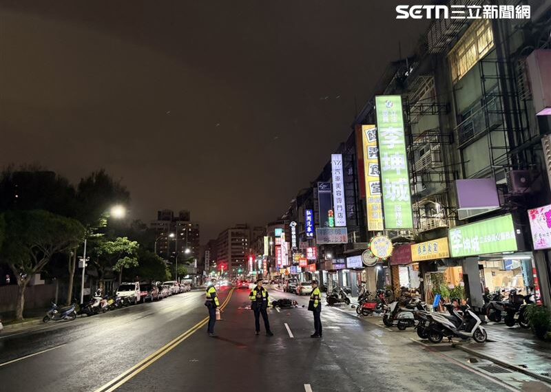 台灣新聞通訊社-快訊/新北三重嚴重車禍!機車猛撞行人「多人倒地」1OHCA送醫搶命不治