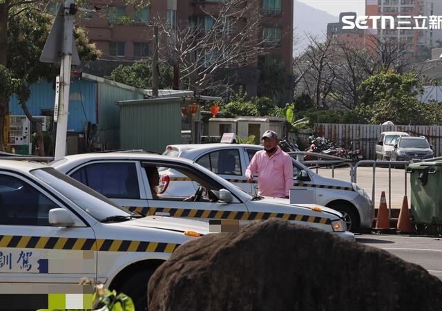 台灣新聞通訊社-79歲嬤汽車駕照「路考4次都沒過」氣炸！想行賄考驗員⋯慘被送辦