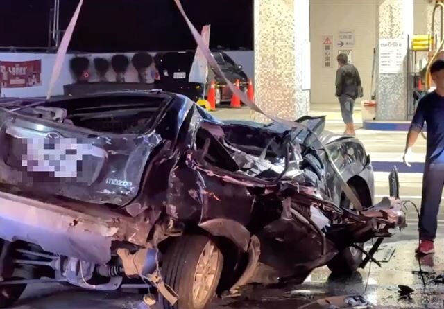 台灣新聞通訊社-進加油站遭連2撞！台東休旅車「對折成V型」成廢鐵　悲劇釀1死2傷