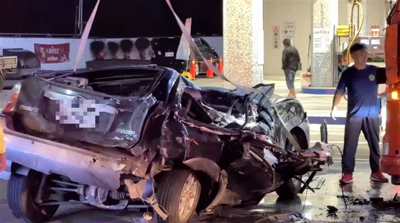 台灣新聞通訊社-進加油站遭連2撞！台東休旅車「對折成V型」成廢鐵　悲劇釀1死2傷