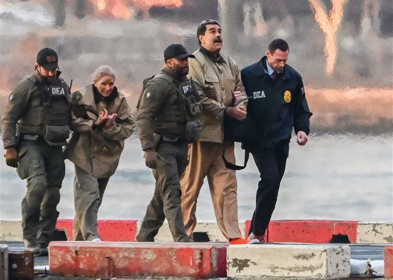 台灣新聞通訊社-馬杜洛離庭喊「我是戰俘」！妻額頭貼繃帶、右眼瘀青　需人攙扶