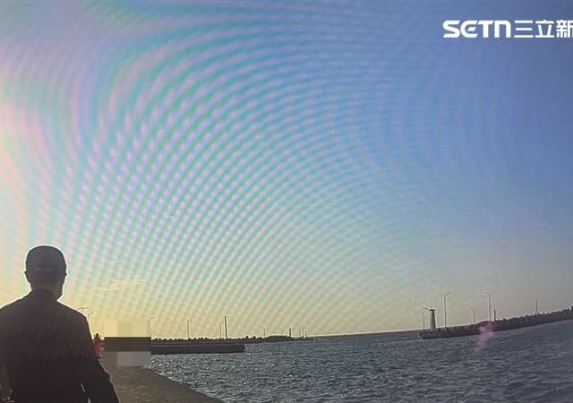 台灣新聞通訊社-高雄驚見浮屍！屍漂港區海面…隨浪拍打「額頭留擦傷」死者身分待查