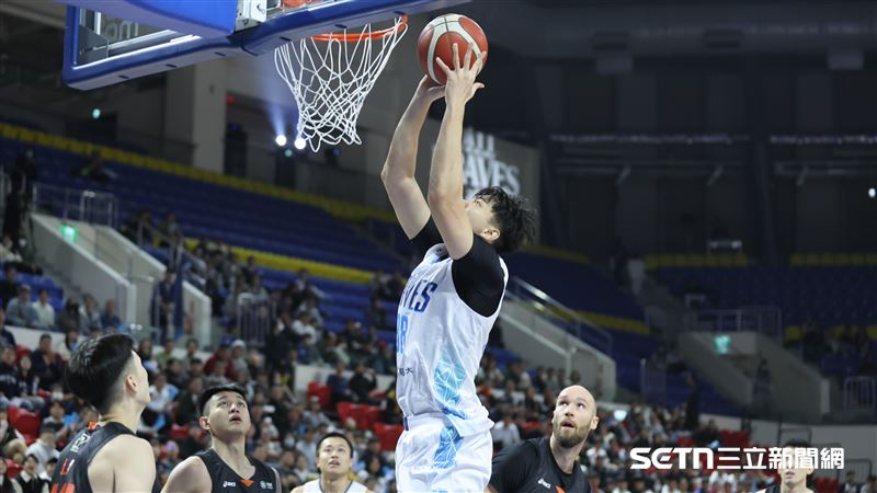 台灣新聞通訊社-PLG／首節就抓9籃板創生涯新高　曾祥鈞看自己角色、點勇士陣型弱點