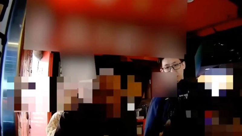 台灣新聞通訊社-西門驚魂記！疑遭電動代步車壓腳、2男飆髒話嗆身障者　他：真的很害怕