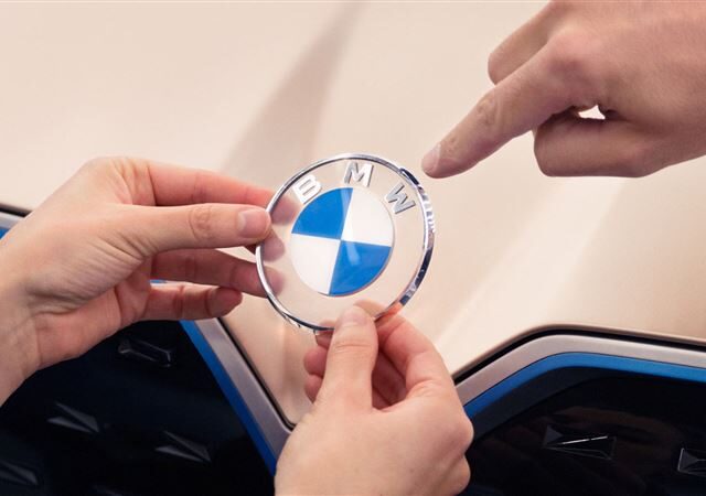 台灣新聞通訊社-尾牙抽中BMW！總經理補「1句話」員工秒變臉　眾人笑翻：公司計畫通