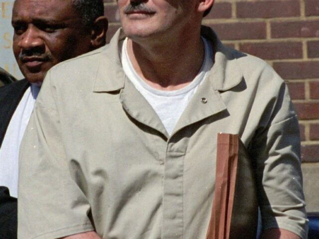 台灣新聞通訊社-中情局幹員艾姆斯為蘇聯效命　終身監禁死於獄中