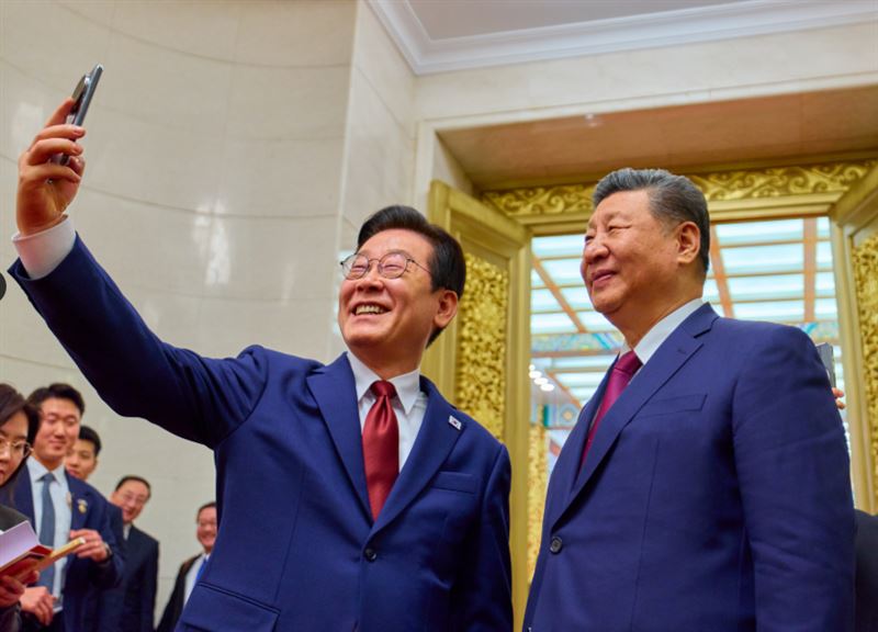 台灣新聞通訊社-李在明讚小米畫質好！曬跟習近平自拍　韓網友諷：三星呢？