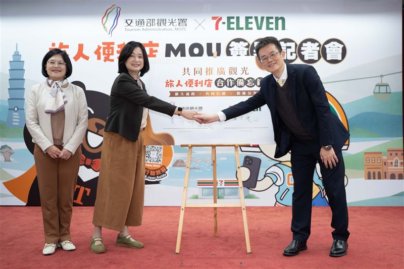 台灣新聞通訊社-超商變國旅救星!掃QR Code就能玩全台 造福寒假、春節出遊團