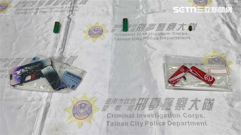 台灣新聞通訊社-超罕見改造手槍曝！仿iPhone、卡片盒外型「可填2彈」展開秒變奪命殺器