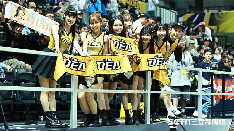 台灣新聞通訊社-PS女孩怡琪搭到恐怖排班計程車　PO網分享經歷！2位隊友竟也搭過同班車