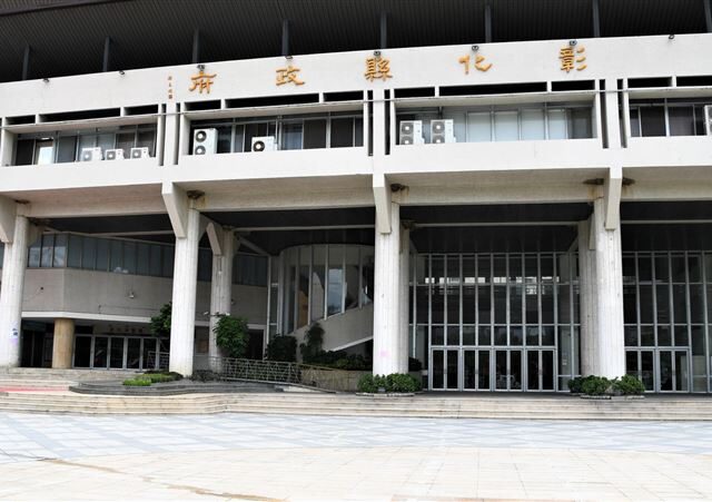 台灣新聞通訊社-縣府約僱員欠賭債！偽造「縣長王惠美」印文行騙…得手6萬下場慘了