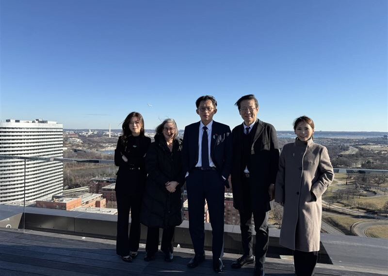 台灣新聞通訊社-林子宇再貼屋頂合照曝這7點　遭網洗版：黑箱啦！以前怎麼罵人家的？