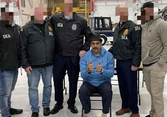 台灣新聞通訊社-馬杜洛遭美押解　「大拇指比讚」手勢引熱議